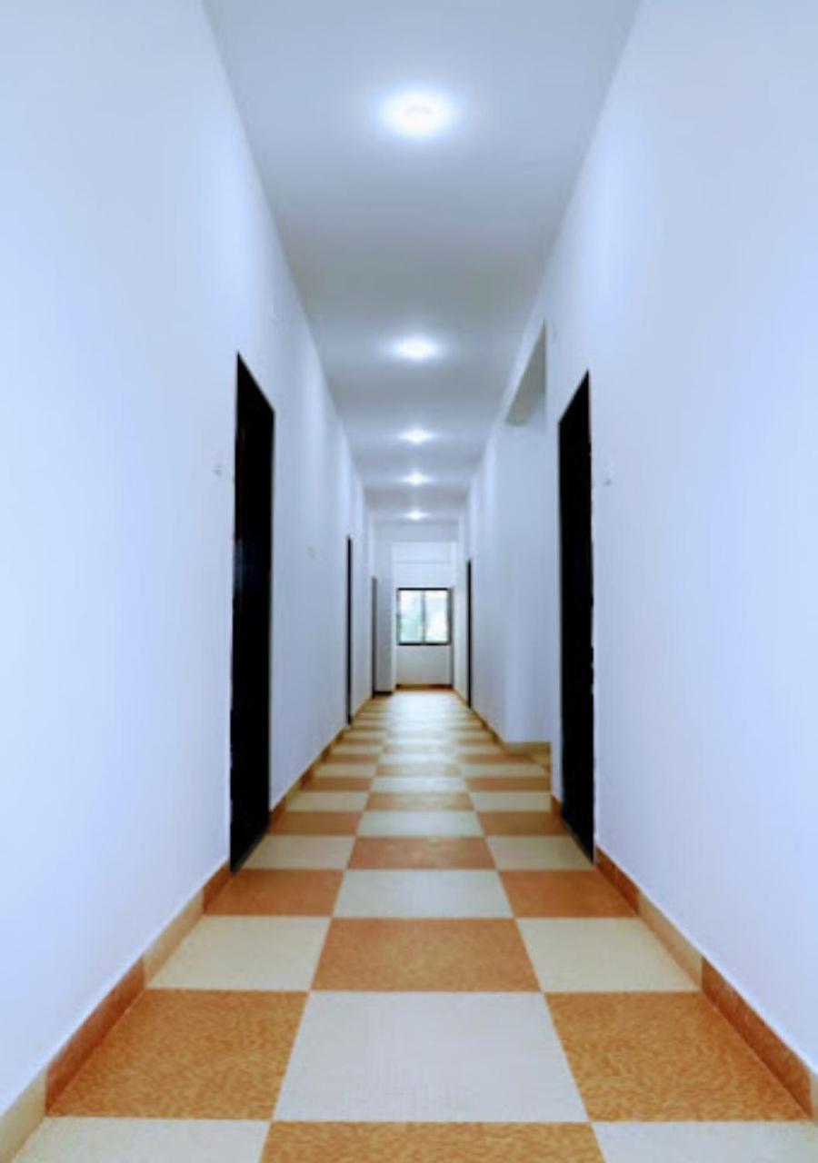 Swaroop Residency Ganpatipule Hotel Kültér fotó